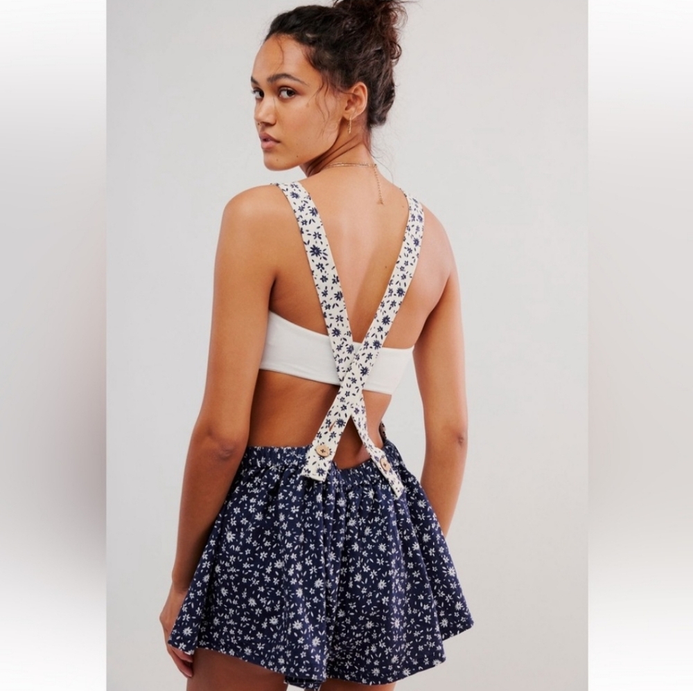 NWOT Free People Palm Bay Printed Shortalls Romper Navy White Floral Combo L